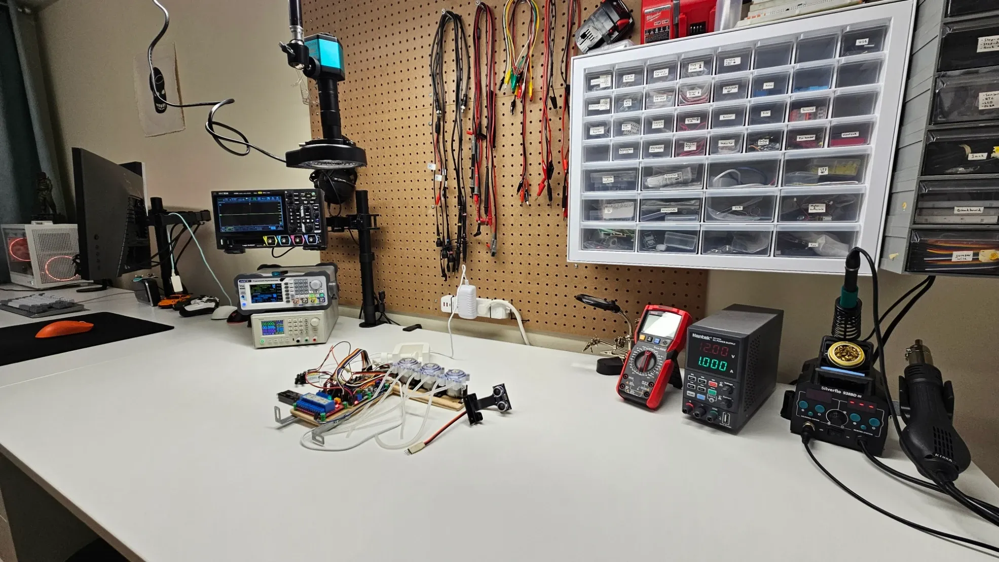 Electronics home lab image 1
